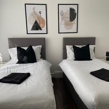 Lovely 2Bedroom 4Mins From Wimbledon Station London Bagian luar foto