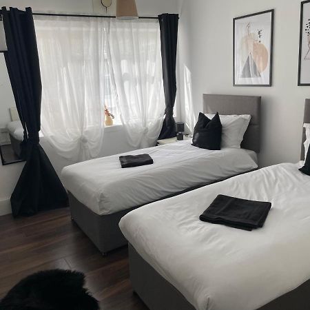 Lovely 2Bedroom 4Mins From Wimbledon Station London Bagian luar foto
