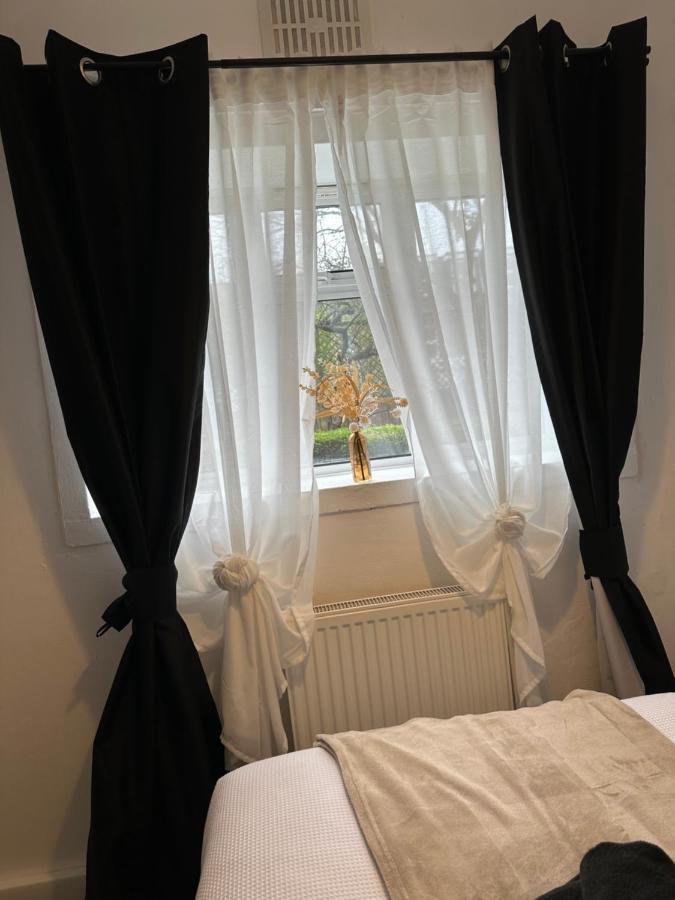Lovely 2Bedroom 4Mins From Wimbledon Station London Bagian luar foto