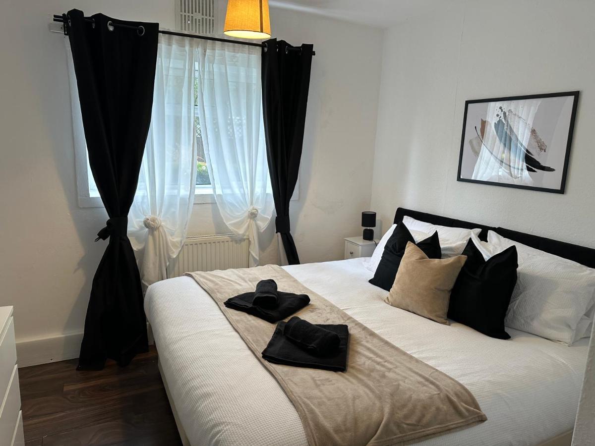 Lovely 2Bedroom 4Mins From Wimbledon Station London Bagian luar foto