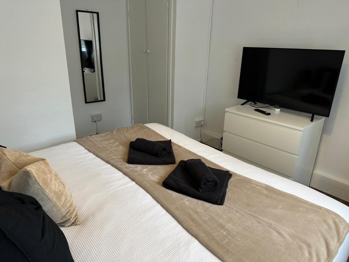 Lovely 2Bedroom 4Mins From Wimbledon Station London Bagian luar foto