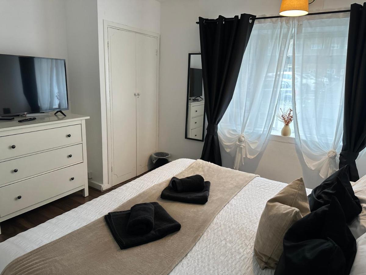 Lovely 2Bedroom 4Mins From Wimbledon Station London Bagian luar foto
