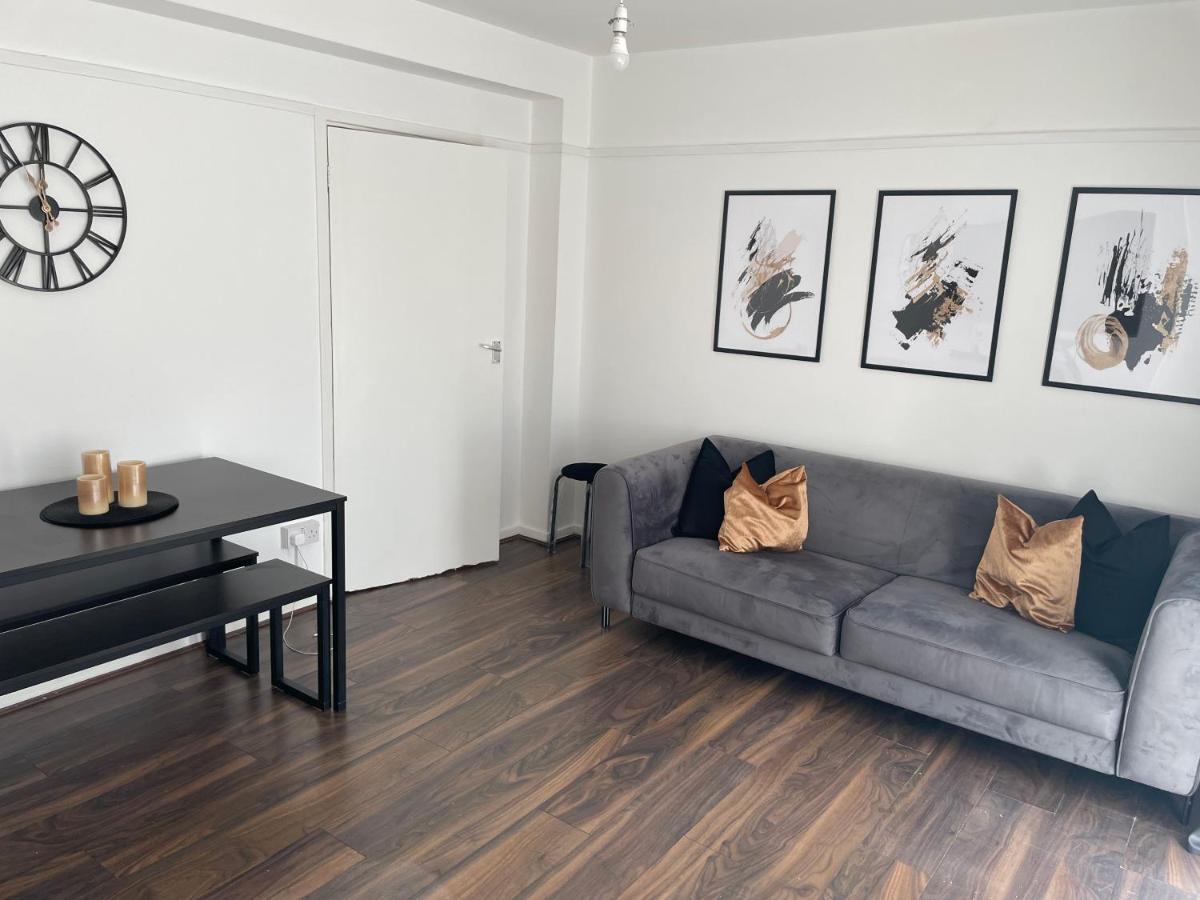 Lovely 2Bedroom 4Mins From Wimbledon Station London Bagian luar foto