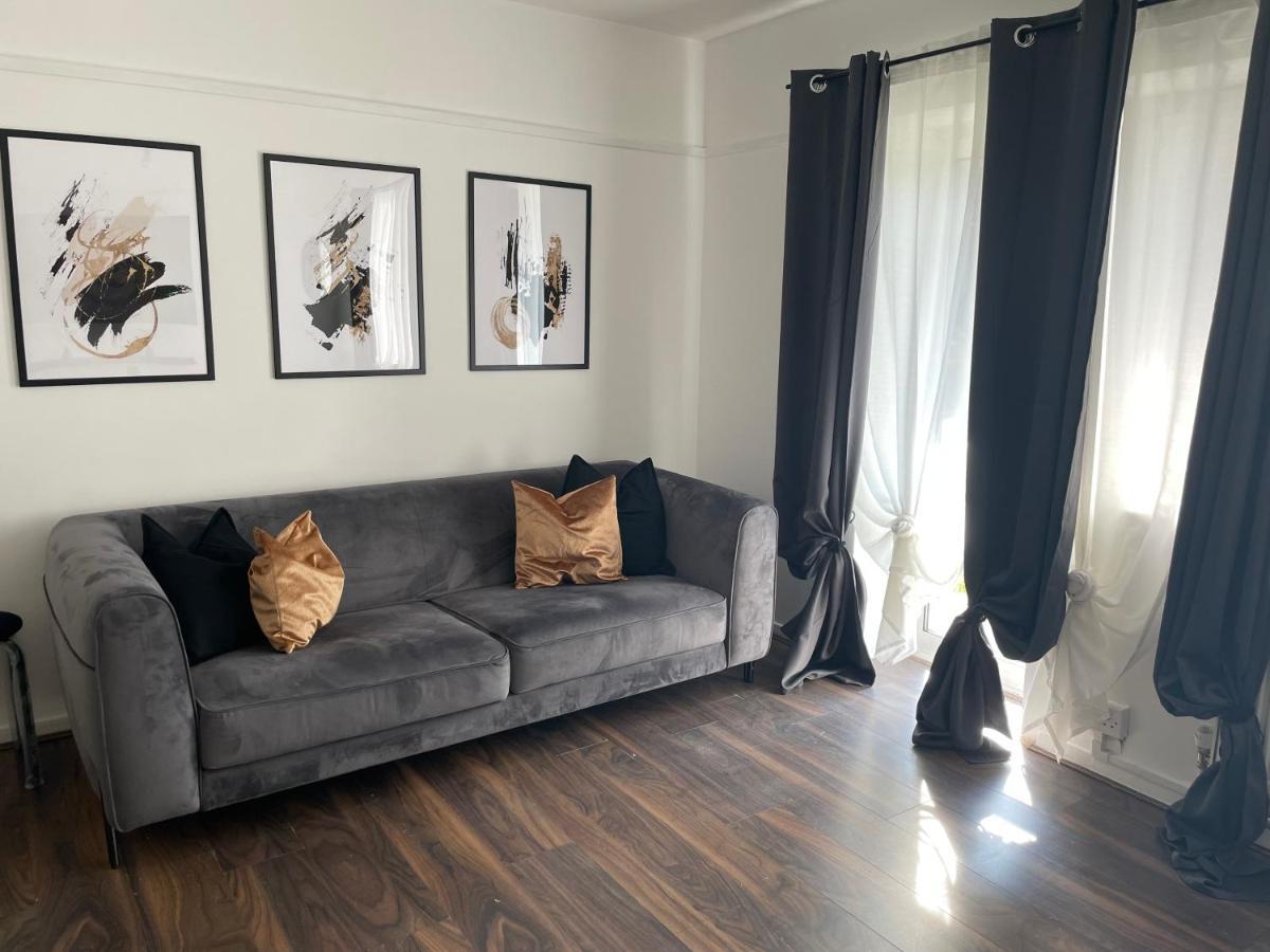 Lovely 2Bedroom 4Mins From Wimbledon Station London Bagian luar foto