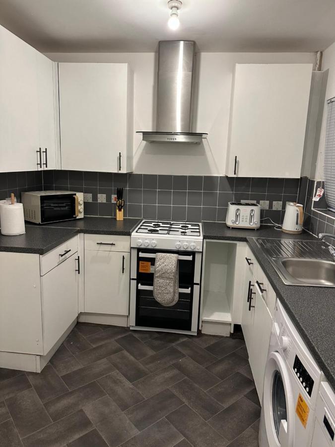Lovely 2Bedroom 4Mins From Wimbledon Station London Bagian luar foto