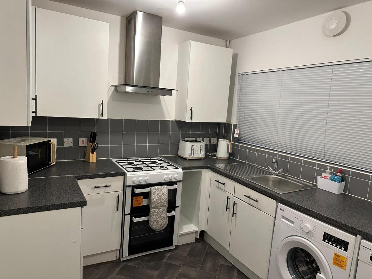 Lovely 2Bedroom 4Mins From Wimbledon Station London Bagian luar foto